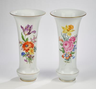 Paar elegante Vasen, Meissen um 1980, - Vetri e porcellane