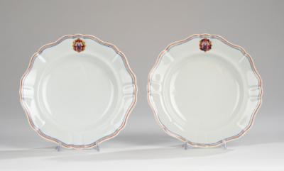 Zwei Teller eines Repräsentationsservices des mährischen Landtages, Kaiserliche Porzellanmanufaktur, Wien um um 1847 bzw. um 1850, - Glass and Porcelain