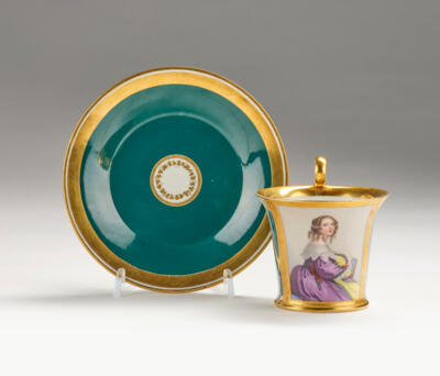 Tasse mit Bildnis der Marie de Mantoue und Untertasse, Kaiserliche Porzellanmanufaktur, Wien 1833/34, - Glas & Porzellan