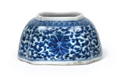 Blue-white brush bowl, - Antiquariato - orologi, metalli lavorati, asiatica, ceramica faentinas, arte popolare, sculture