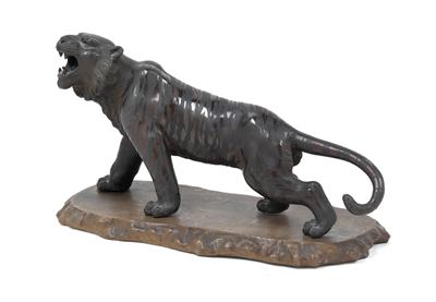 Roaring tiger, - Antiques: Clocks, Metalwork, Asiatica, Faience, Folk art, Sculptures