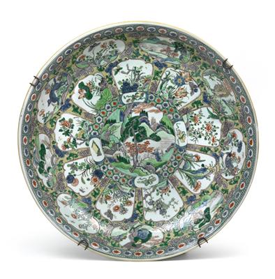 Large Famille Verte-dish, - Antiques: Clocks, Metalwork, Asiatica, Faience, Folk art, Sculptures