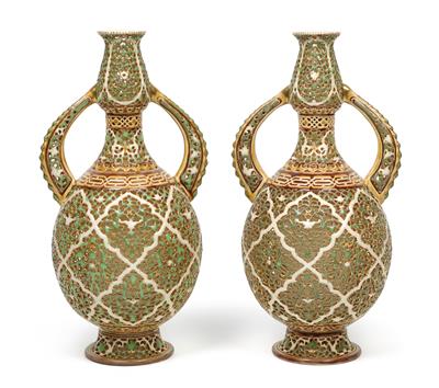 A pair of vases with handles, - Antiquariato - orologi, sculture, maioliche, arte popolare