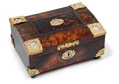 A tortoiseshell chest, - Antiquariato - orologi, sculture, maioliche, arte popolare