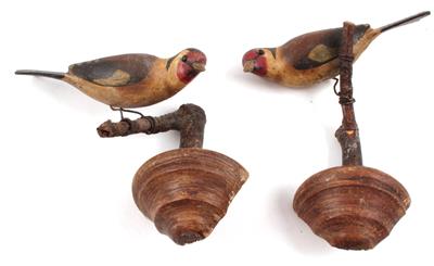 Two Viechtau birds, - Antiques: Clocks, Sculpture, Faience, Folk Art