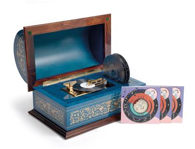 A musical mechanism "Reuge", in cassette - Orologi, metalli lavorati, arte popolare e ceramica faentina, sculture  +Strumenti scientifici e globi d'epoca