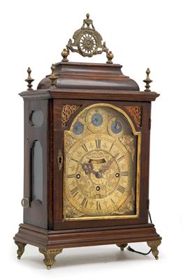 A Baroque bracket clock - Clocks, Metalwork, Faience, Folk Art, Sculptures +Antique Scientific Instruments and Globes