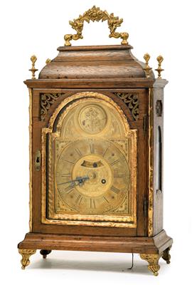 A Baroque bracket clock - Orologi, metalli lavorati, arte popolare e ceramica faentina, sculture  +Strumenti scientifici e globi d'epoca