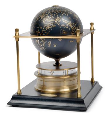 A globe table clock - Orologi, metalli lavorati, arte popolare e ceramica faentina, sculture  +Strumenti scientifici e globi d'epoca