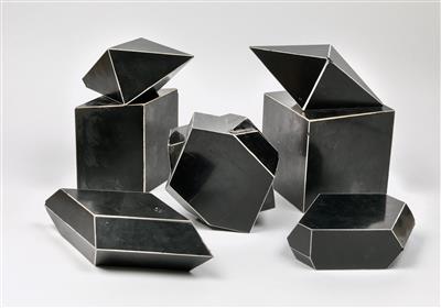 Seven c. 1920/30 black bakelite Crystal Models - Orologi, metalli lavorati, arte popolare e ceramica faentina, sculture  +Strumenti scientifici e globi d'epoca