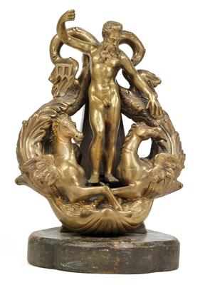 A door knocker in the shape of a Neptune with two seahorses, - Orologi, metalli lavorati, arte popolare e ceramica faentina, sculture  +Strumenti scientifici e globi d'epoca