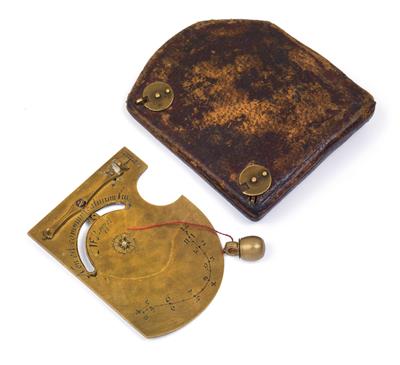 A late 17th century vertical brass Sundial by M F Poppel - Orologi, metalli lavorati, arte popolare e ceramica faentina, sculture  +Strumenti scientifici e globi d'epoca