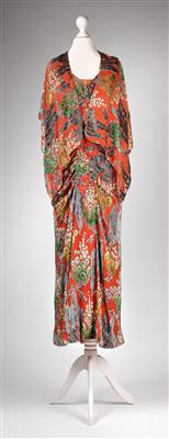 From the estate of the Prague dancer Ella Vitkova (born 1910 in Prague) - dress with cape, - Antiquariato - orologi, sculture, maioliche, arte popolare