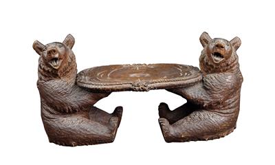 A footstool with figural carvings in the form of two seated bears, - Antiquariato - orologi, sculture, maioliche, arte popolare