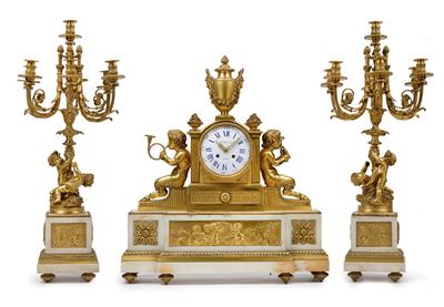 A large neoclassical mantelpiece clock with chandeliers, - Starožitnosti