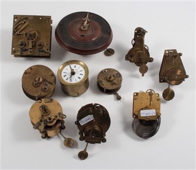 A parcel of spring driven movements - Antiques: Clocks, Sculpture, Faience, Folk Art, Vintage, Metalwork