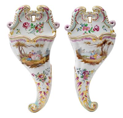 A pair of wall-mounted vase in the form of cornucopia, - Antiques: Clocks, Sculpture, Faience, Folk Art, Vintage