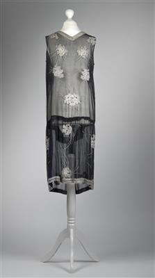 A flapper dress, - Antiquariato - orologi, sculture, maioliche, arte popolare