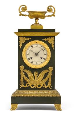 A bronze mantelpiece clock from France - Antiquariato - orologi, sculture, maioliche, arte popolare