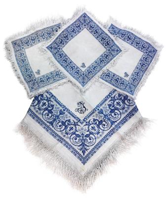 A large tablecloth, - Antiquariato - orologi, sculture, maioliche, arte popolare