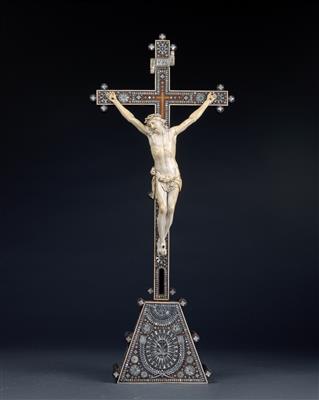 Jerusalemer Standkreuz mit Elfenbeincorpus, - Uhren, Metallarbeiten, Vintage, Fächersammlung, Fayence, Skulpturen, Volkskunst