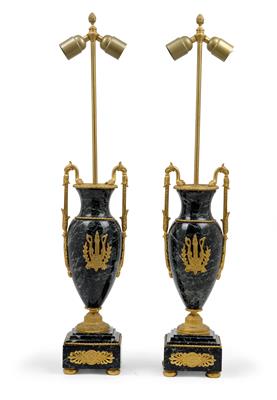 A pair of vase-shaped table lamps, - Orologi, vintage, sculture, maioliche, arte popolare
