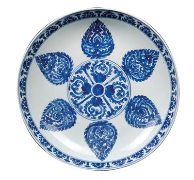 Blau-weißer Teller für den islamischen Markt, China, Kangxi Periode - Uhren, Metallarbeiten, Vintage, Asiatika, Fayencen, Volkskunst, Skulpturen