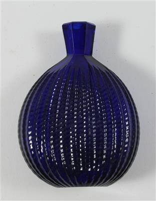 A blue snuff vase, - Starožitnosti