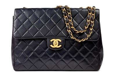 Chanel Black Quilted Leather Flap Bag - Uhren, Metallarbeiten, Vintage, Asiatika, Fayencen, Volkskunst, Skulpturen