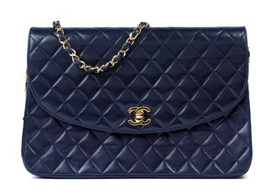 A Chanel Quilted Navy Blue Flap Bag - Antiquariato - orologi, vintage, arte asiatica, maioliche, arte popolare, sculture