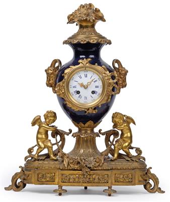 A Historism Period bronze mantel clock from France - Starožitnosti