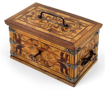A wooden chest, - Antiques: Clocks, Vintage, Asian art, Faience, Folk Art, Sculpture
