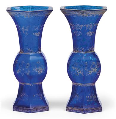 A pair of vases, China, golden six character mark Xuantong, from the period - Antiquariato - orologi, vintage, arte asiatica, maioliche, arte popolare, sculture