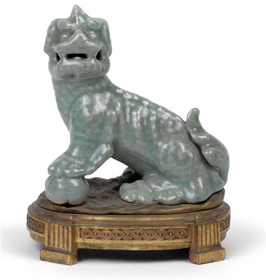 A seladon glazed Buddhist lion, China, late Ming/early Qing dynasty - Antiques: Clocks, Vintage, Asian art, Faience, Folk Art, Sculpture