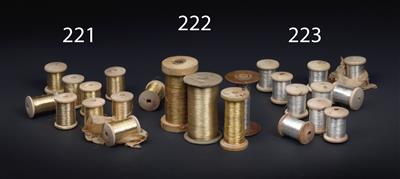 4 kinds of silver and gold coloured yarns with core for embroidery - Arte e antiquariato