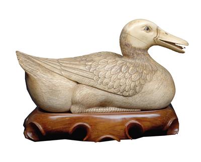 An ivory figure of a duck, China, late Qing dynasty/early republic period - Antiques and art