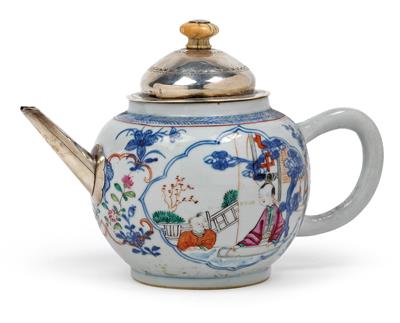 A famille rose tea pot, China, 18th century - Antiques and art