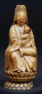 An ivory figure of Guanyin with child, China, late Ming dynasty, 17th century - Antiques and art