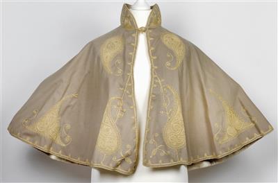 A cape from the property of Mercedes Fragiacomo, married Peter von Thyllnreuth, - Umění a starožitnosti