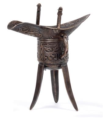 A Chinese silver tripod wine vessel (Jue), - Clocks, Asian Art, Metalwork, Faience, Folk Art, Sculpture