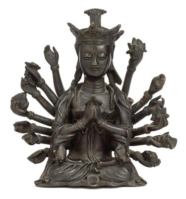 A figure of Guanyin with eighteen arms, China, 18th cent. - Umění a starožitnosti