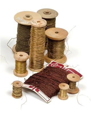 A set of sewing thread for convent work and traditional dress, - Umění a starožitnosti