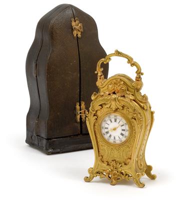 A miniature Neo-Rococo table clock with case - Umění a starožitnosti