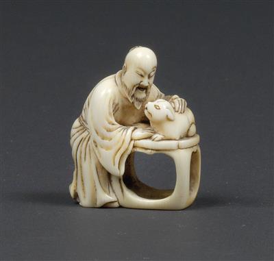 An ivory netsuke of a man with a little dog, Japan, 19th cent. - Clocks, Asian Art, Metalwork, Faience, Folk Art, Sculpture