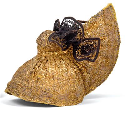An Upper Austrian gold cap, - Clocks, Asian Art, Metalwork, Faience, Folk Art, Sculpture