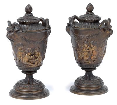 A pair of vases with covers, - Umění a starožitnosti
