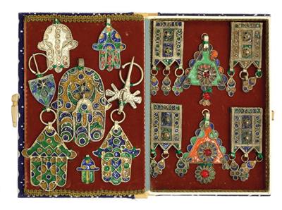 A collection of colourfully enamelled amulets, mostly ‘khamsa’ form, Morocco, 20th cent. - Umění a starožitnosti