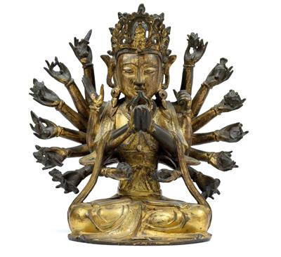 A gilt bronze figure of eight-armed Avalokitesvara, China, 17th cent. - Umění a starožitnosti