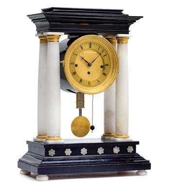 A Biedermeier portico clock - Umění a starožitnosti