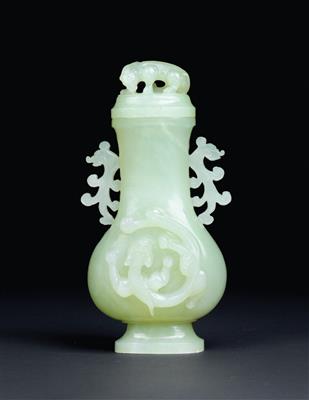A jade vase and cover, China, 19th/20th cent. - Umění a starožitnosti